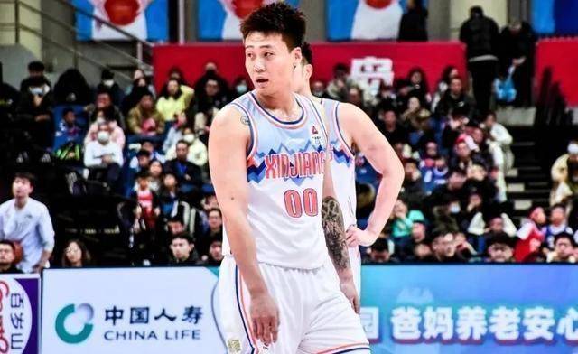 包含夏洛特黄蜂迎德甲关键赛，窗口期状态回暖，信心回归，阵容厚度经受考验的词条