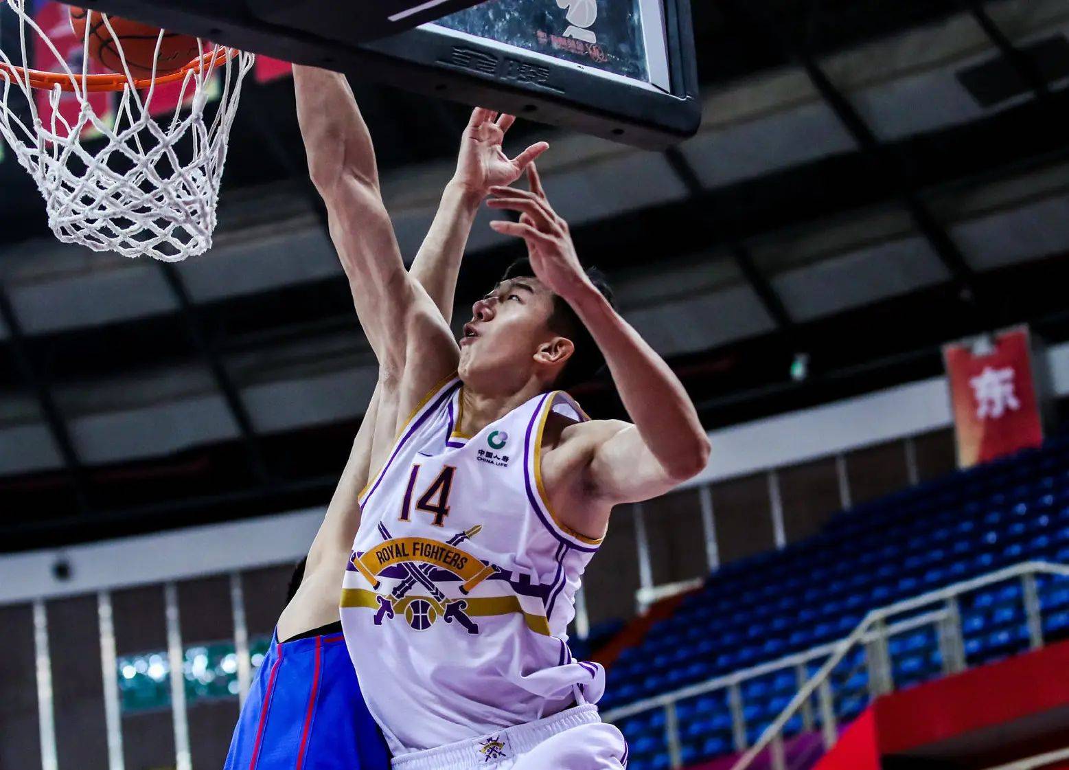 包含浙江队训练开放日，清晨官宣签约引欢呼，CBA常规赛在即，球队文化再被提及的词条