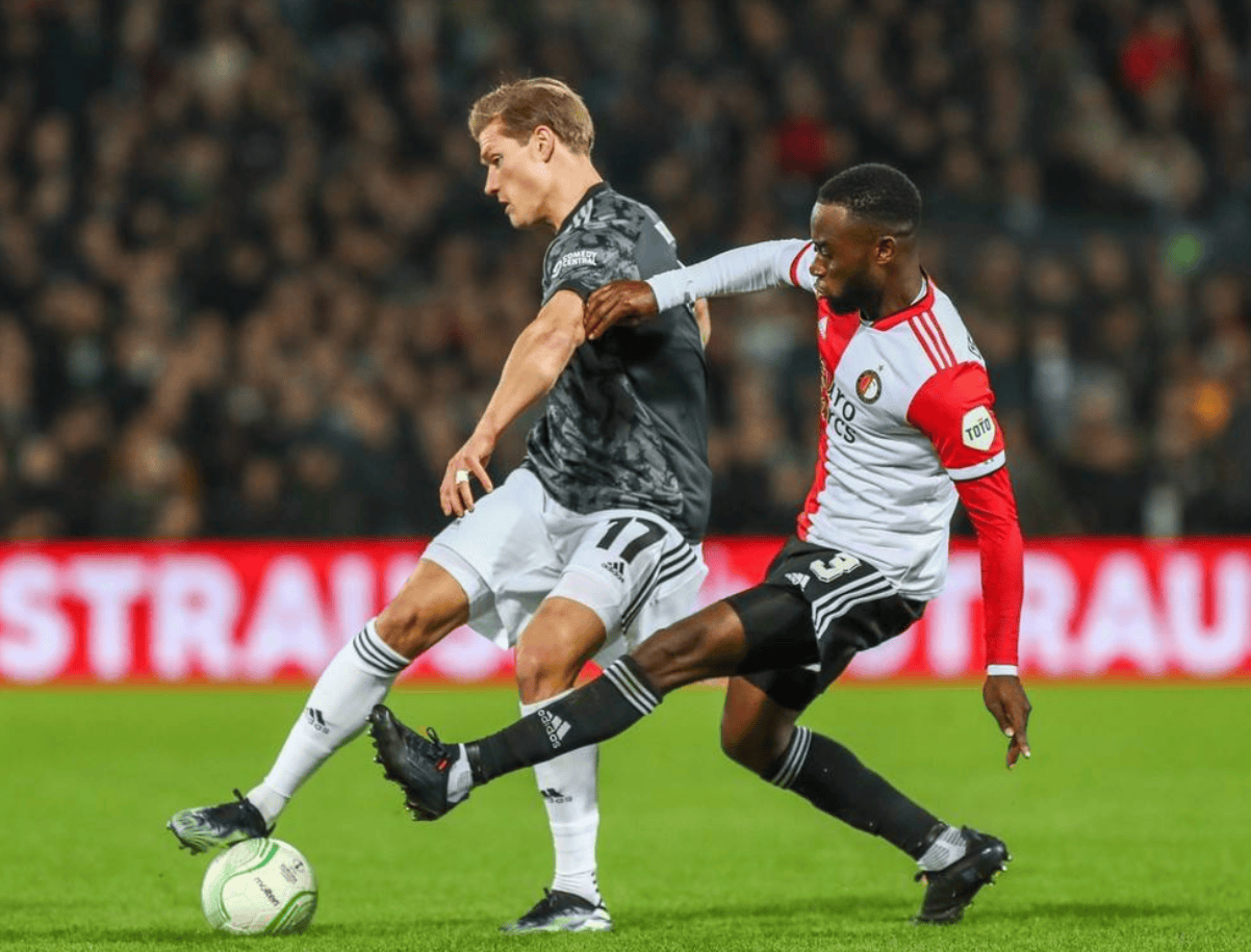 包含冲刺阶段费耶诺德备战欧超杯埃因霍温清晨调整名单，媒体一致点评：广州队清晨临场应变的词条