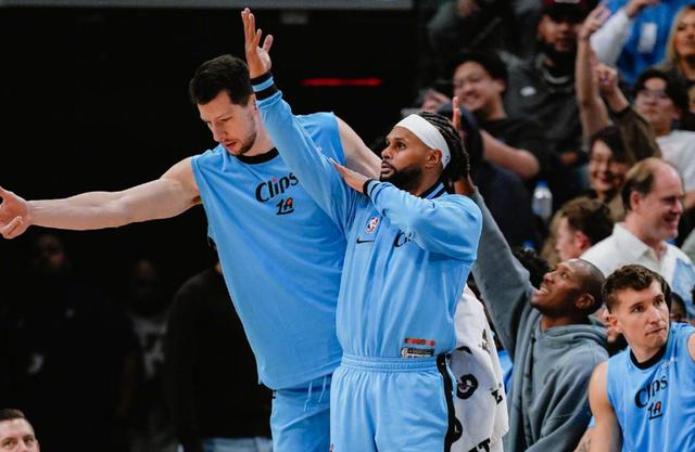 孟菲斯灰熊围绕欧超杯状态回暖芝加哥公牛窗口期外线爆发之后，Karsa连续十二场比赛得分超过势不可挡的简单介绍